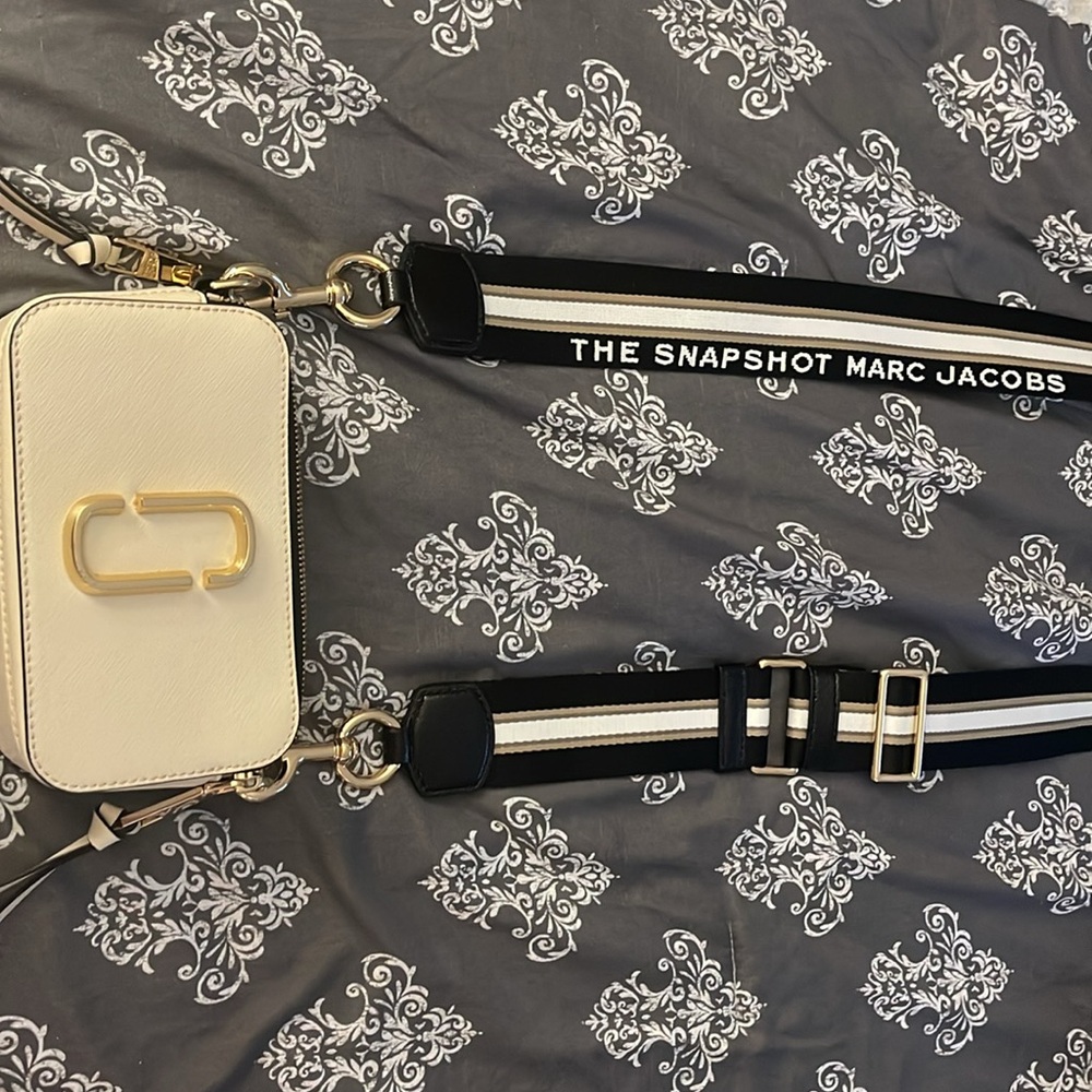 The Mac Jacobs/ The snapshot wallet hanging bag. - Picture 5 of 5